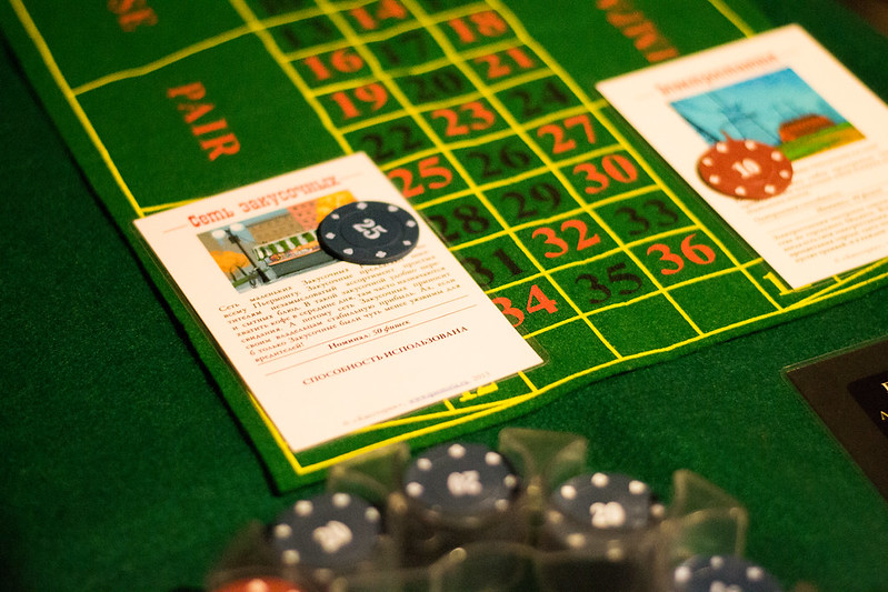 Ведущий развлекает гостей на корпоративе в Пензе